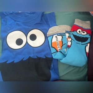 Sesame Street Vibrant Blue Tee xl more like Large ,,, with socks